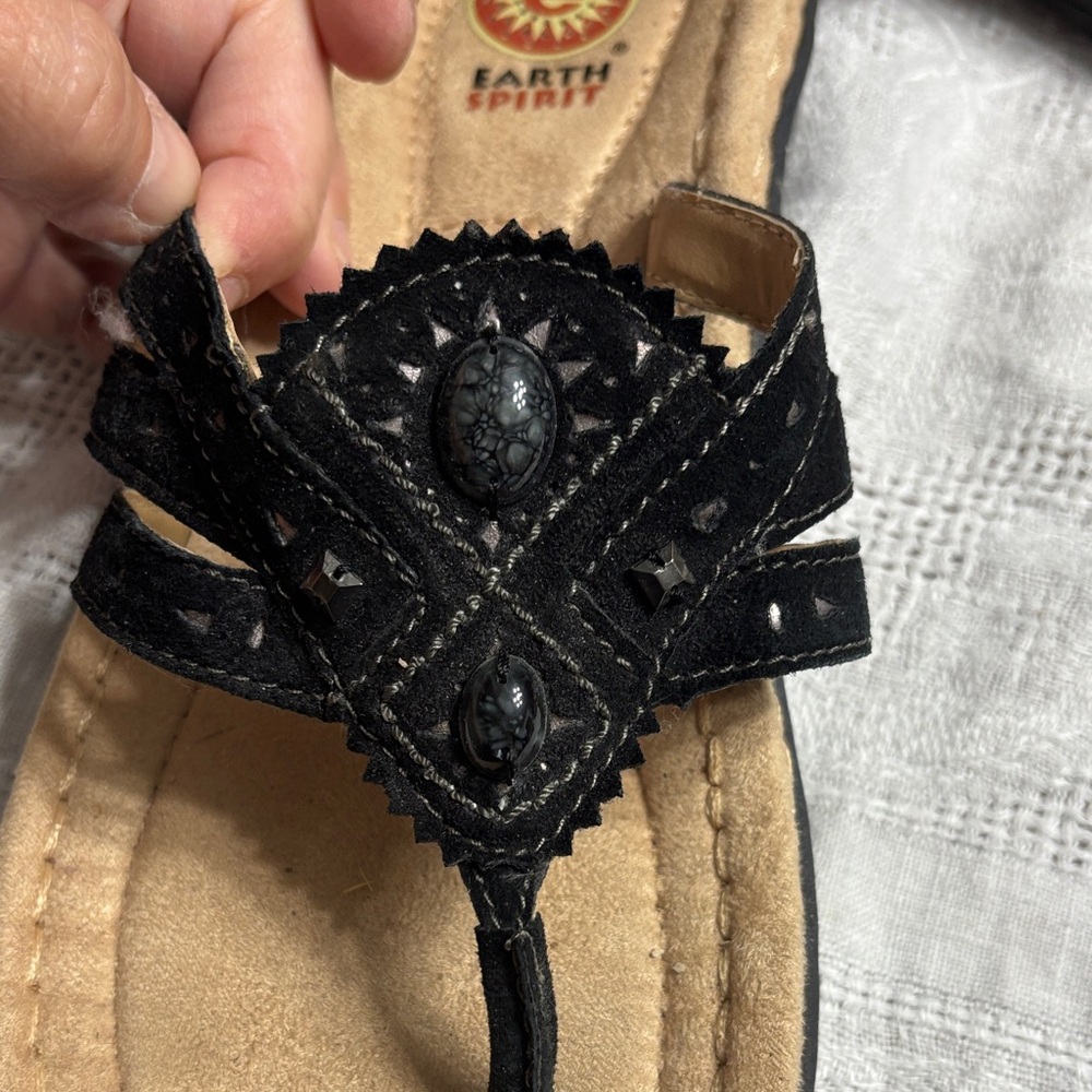 Earth‎ Spirit Women's Black and Beige Sandals - Picture 4 of 12
